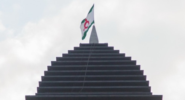 Flag of Ingushetia on the watchtower. Photo: http://www.ingushetia.ru/news/ingushetiya_otmechaet_24_yu_godovshchinu_so_dnya_obrazovaniya_respubliki/ Flag of Ingushetia on the watchtower. Photo: http://www.ingushetia.ru/news/ingushetiya_otmechaet_24_yu_godovshchinu_so_dnya_obrazovaniya_respubliki/