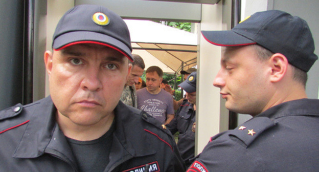 The police officers at the rally of Navalny's supporters in Krasnodar. Photo by Vyacheslav Yaschenko for "Caucasian Knot" The police officers at the rally of Navalny's supporters in Krasnodar. Photo by Vyacheslav Yaschenko for "Caucasian Knot"