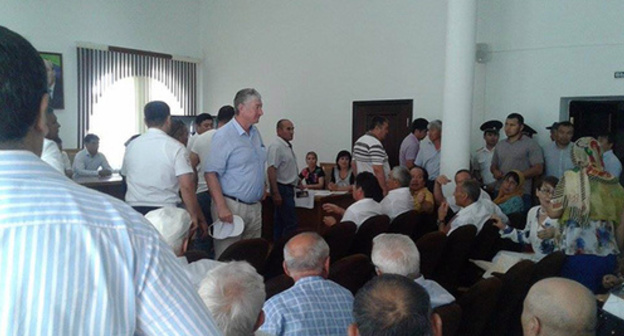 Residents of the Nogai District against the Republican authorities' interference in the elections, the village of Terekli-Mekteb, July 3, photo by Asya Kapaeva Residents of the Nogai District against the Republican authorities' interference in the elections, the village of Terekli-Mekteb, July 3, photo by Asya Kapaeva