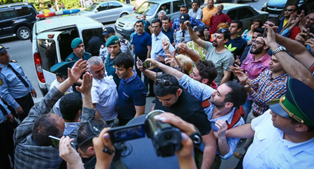 Arrest of journalist Afghan Mukhtarly. Photo by Aziz Karimov for the Caucasian Knot. Arrest of journalist Afghan Mukhtarly. Photo by Aziz Karimov for the Caucasian Knot.