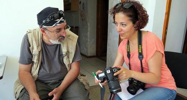 Project coordinator German Avakyan with participants of "Shushi. 48 Hours" project, Nagorny Karabakh, Shushi, June 30, 2017. Photo by Alvard Grigoryan for the Caucasian Knot. Project coordinator German Avakyan with participants of "Shushi. 48 Hours" project, Nagorny Karabakh, Shushi, June 30, 2017. Photo by Alvard Grigoryan for the Caucasian Knot.