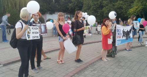 Participants of action "Law Is Needed Now" in Krasnodar, September 15, 2017. Photo by Natalia Dorokhina for the Caucasian Knot. Participants of action "Law Is Needed Now" in Krasnodar, September 15, 2017. Photo by Natalia Dorokhina for the Caucasian Knot.