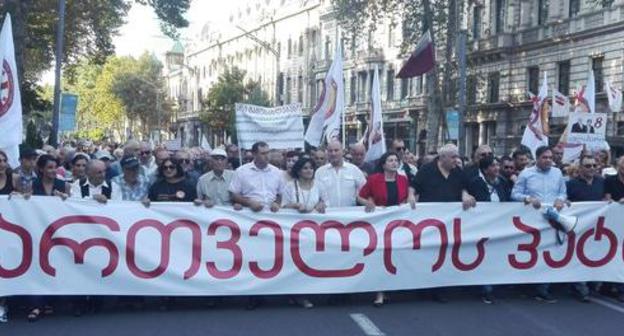 March in Rustaveli avenue. Tbilisi, September 17, 2017. Photo by Inna Kukudzhanova for "Caucasian Knot" March in Rustaveli avenue. Tbilisi, September 17, 2017. Photo by Inna Kukudzhanova for "Caucasian Knot"