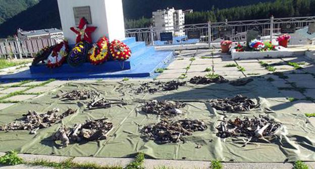 Remains of Soviet soldiers were delivered to the village of Terskol from the glacier Gara-Bashi. Photo http://kbrria.ru/obshchestvo/na-sklonah-elbrusa-naydeny-ostanki-sovetskih-soldat-20322 Remains of Soviet soldiers were delivered to the village of Terskol from the glacier Gara-Bashi. Photo http://kbrria.ru/obshchestvo/na-sklonah-elbrusa-naydeny-ostanki-sovetskih-soldat-20322
