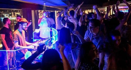 A night club in the center of Baku. Photo: http://azerbaijan.travel/ru/ A night club in the center of Baku. Photo: http://azerbaijan.travel/ru/