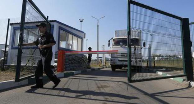 Border crossing between Russia and Ukraine. Photo by Alexander Demyanchik, REUTERS Border crossing between Russia and Ukraine. Photo by Alexander Demyanchik, REUTERS