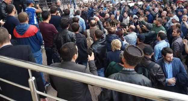 Near the Krasnodar Territory Court where the session in the case of Ruslan Gvashev was to be held. October 5, 2017. Photo courtesy of the advocate Marina Dubrovina for the "Caucasian Knot" Near the Krasnodar Territory Court where the session in the case of Ruslan Gvashev was to be held. October 5, 2017. Photo courtesy of the advocate Marina Dubrovina for the "Caucasian Knot"