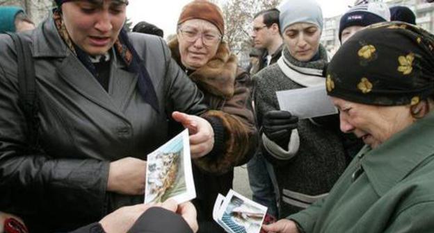 Relatives of victims killed in the militant attack on Nalchik, November 29, 2005. Photo: REUTERS/Viktor Korotayev Relatives of victims killed in the militant attack on Nalchik, November 29, 2005. Photo: REUTERS/Viktor Korotayev