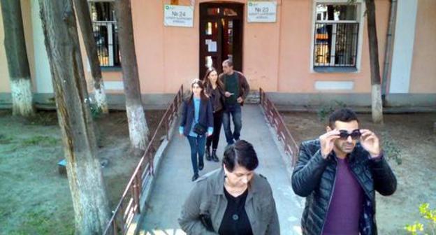 Voters leave the polling stations No. 23 and 24 in the school No. 113 in Tbilisi. October 21, 2017. Photo by Beslan Kmuzov for the "Caucasian Knot" Voters leave the polling stations No. 23 and 24 in the school No. 113 in Tbilisi. October 21, 2017. Photo by Beslan Kmuzov for the "Caucasian Knot"
