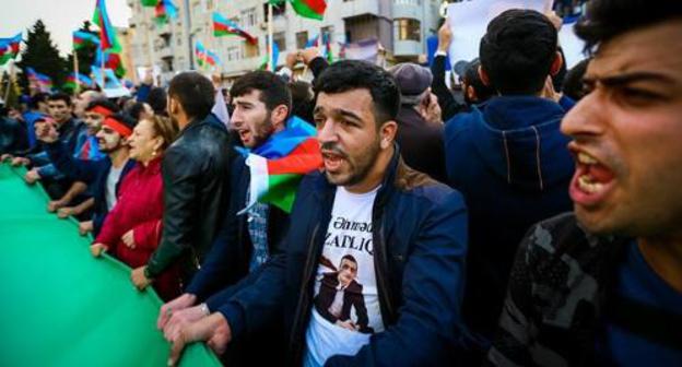 Participants of opposition rally in Baku, October 28, 2017. Photo by Aziz Karimov for the Caucasian Knot. Participants of opposition rally in Baku, October 28, 2017. Photo by Aziz Karimov for the Caucasian Knot.