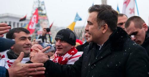 Mikhail Saakashvili greets the protesters of the anti-government rallies in Kiev. December 17, 2013. Photo https://ru.wikipedia.org/ Mikhail Saakashvili greets the protesters of the anti-government rallies in Kiev. December 17, 2013. Photo https://ru.wikipedia.org/