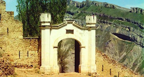 Shamil's Gates in Gunib. Photo S. Prokudin-Gorskiy, 1904. http://prokudin-gorskiy.ru/ Shamil's Gates in Gunib. Photo S. Prokudin-Gorskiy, 1904. http://prokudin-gorskiy.ru/