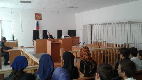 School kids on a guided tour to the Achkhoi-Martan District Court. Photo http://www.grozny-inform.ru/news/society/88926/ School kids on a guided tour to the Achkhoi-Martan District Court. Photo http://www.grozny-inform.ru/news/society/88926/