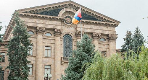 Armenian Parliament. Photo: Sputnik/ Asatur Yesayants, https://ru.armeniasputnik.am/politics/20171115/9452075/otsrochka-ot-armii-dlya-studentov-po-goszakazu-parlament-armenii-prinyal-reshenie.html Armenian Parliament. Photo: Sputnik/ Asatur Yesayants, https://ru.armeniasputnik.am/politics/20171115/9452075/otsrochka-ot-armii-dlya-studentov-po-goszakazu-parlament-armenii-prinyal-reshenie.html
