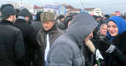 Residents of Grozny. Photo by Nikolay Petrov for the "Caucasian Knot" Residents of Grozny. Photo by Nikolay Petrov for the "Caucasian Knot"