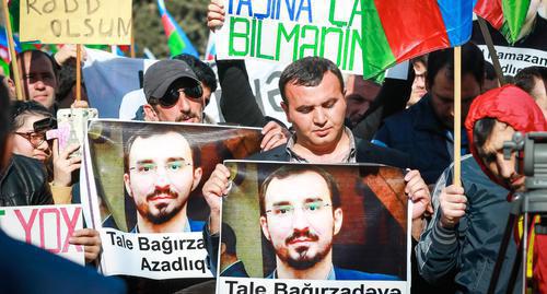 Posters with the photos of Talekh Bagirzade, the leader of the "Muslim Unity" movement. Baku, April 8, 2017. Photo by Aziz Karimov for the "Caucasian Knot" Posters with the photos of Talekh Bagirzade, the leader of the "Muslim Unity" movement. Baku, April 8, 2017. Photo by Aziz Karimov for the "Caucasian Knot"