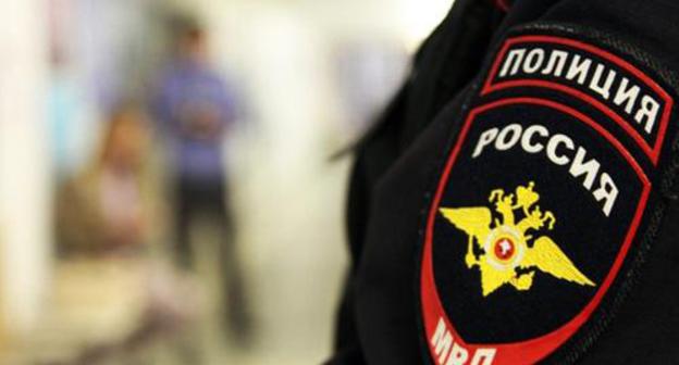 The emblem on the police uniform. Photo https://www.riadagestan.ru/news/investigation_and_courts/politseyskiy_v_derbente_poluchil_ranenie_pytayas_ostanovit_draku/ The emblem on the police uniform. Photo https://www.riadagestan.ru/news/investigation_and_courts/politseyskiy_v_derbente_poluchil_ranenie_pytayas_ostanovit_draku/