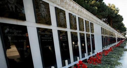 Memorial in the Alley of Martyrs in Baku. Photo by Aziz Karimov for the Caucasian Knot. Memorial in the Alley of Martyrs in Baku. Photo by Aziz Karimov for the Caucasian Knot.