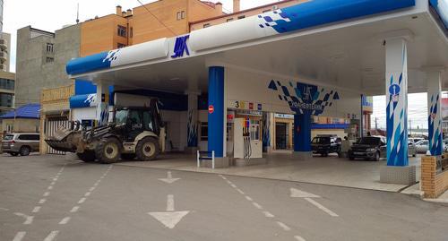Filling station near residential house. Photo by Grigory Shvedov for the 'Caucasian Knot'. Filling station near residential house. Photo by Grigory Shvedov for the 'Caucasian Knot'.