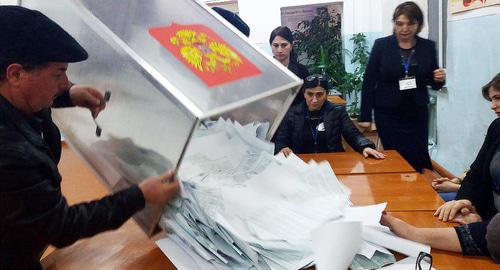 Ballot counting at polling station №1111 in Makhachkala. Photo by Murad Muradov for the Caucasian Knot. Ballot counting at polling station №1111 in Makhachkala. Photo by Murad Muradov for the Caucasian Knot.