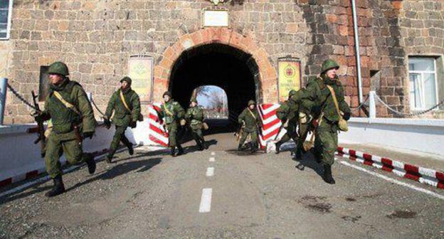 Soldiers of the 102nd Russian military base in Armenia. Photo: press service of the Southern Military District. Soldiers of the 102nd Russian military base in Armenia. Photo: press service of the Southern Military District.