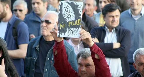 Participants of the rally protest against nomination of the former Armenian President Serzh Sargsyan for the post of Prime Minister, Yerevan, April 9, 2018. Photo by Tigran Petrosyan for the Caucasian Knot. Participants of the rally protest against nomination of the former Armenian President Serzh Sargsyan for the post of Prime Minister, Yerevan, April 9, 2018. Photo by Tigran Petrosyan for the Caucasian Knot.