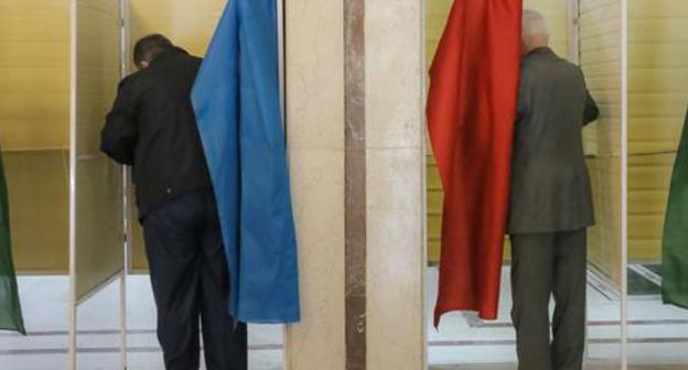 At a polling station in Baku, April 11, 2018. Photo by Aziz Karimov for the Caucasian Knot At a polling station in Baku, April 11, 2018. Photo by Aziz Karimov for the Caucasian Knot