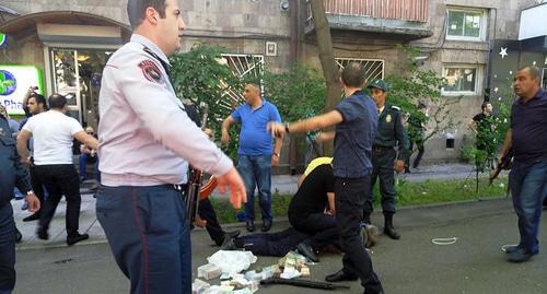 At the site of the bank robbery. Photo by Tigran Petrosyan for the "Caucasian Knot" At the site of the bank robbery. Photo by Tigran Petrosyan for the "Caucasian Knot"