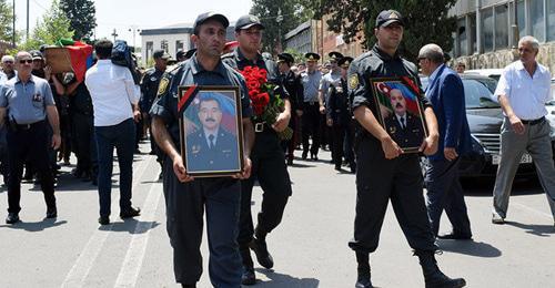 A mourning ceremony for the policemen killed in clashes during the protest action in the city of Ganja. Photo © Sputnik / İlham Mustafa
https://ru.sputnik.az/azerbaijan/20180711/416156503/ganja-azerbaijan-policija-proshhanie-ceremonija.html
