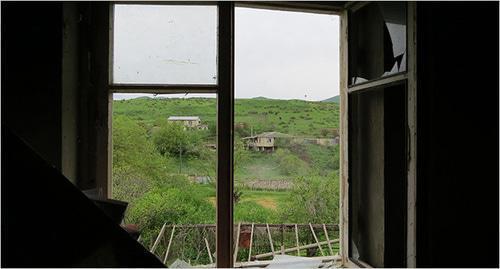 Broken windows in a house in the vilage of Nerkin Oratag, Nagorno-Karabakh. Photo by Alvard Grigoryan for the "Caucasian Knot"