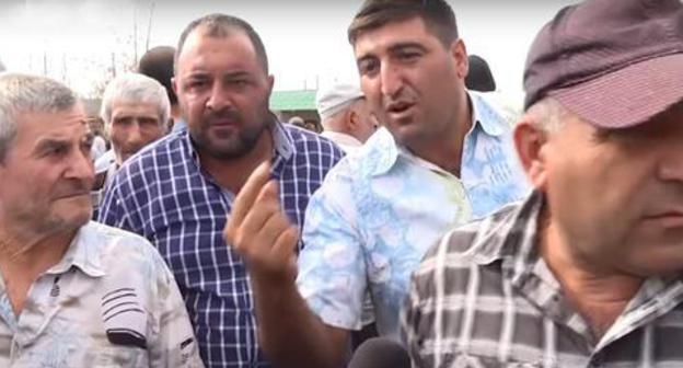 Armenian wine growers blocked road to Yerevan. September 4, 2018. Screenshot of the video by the user Ազատություն
https://www.youtube.com/watch?v=M4z478_F5dU