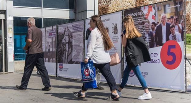 Pre-election campaigning in Tbilisi streets. Photo: SPUTNIK / LEVAN AVLABRELI https://sputnik-georgia.ru/election-2018/20181006/242387830/Predvybornye-strasti-v-Gruzii---reklamu-oppozitsii-vnov-zabrakovali.html Pre-election campaigning in Tbilisi streets. Photo: SPUTNIK / LEVAN AVLABRELI https://sputnik-georgia.ru/election-2018/20181006/242387830/Predvybornye-strasti-v-Gruzii---reklamu-oppozitsii-vnov-zabrakovali.html