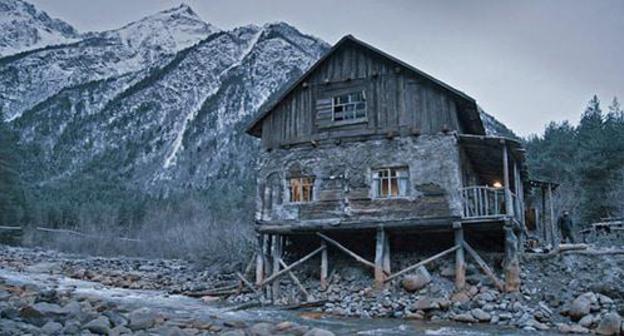 Still from the film "Deep Rivers". Screenshot by the user TRAILER RU 
https://www.youtube.com/watch?v=GYWHE7mQWF4