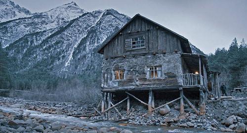 Still from the film "Deep Rivers". Screenshot by the user TRAILER RU 
https://www.youtube.com/watch?v=GYWHE7mQWF4