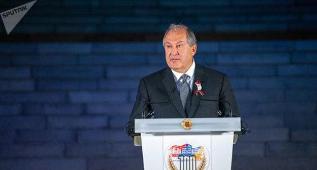 Armen Sargsyan, the President of Armenia. Photo Sputnik / Aram Nersesyan
https://ru.armeniasputnik.am/politics/20181101/15449433/Armen-Sarkisyan-podpisal-ukaz-o-rospuske-parlamenta-Armenii-i-novykh-vyborakh.html