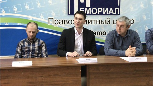 Advocate of 'Memorial' Murad Magomedov, lawyer of the 'Committee against Torture' Abubakar Yangulbaev and head of the 'Memorial' Office in Makhachkala Sirazhutdin Datsiev at the press conference in Makhachkala, February 15, 2019. Photo by Patimat Makhmudova for the Caucasian Knot