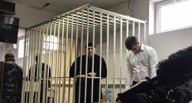 Oyub Titiev in a cell in the court room. Photo by the "Caucasian Knot" correspondent Oyub Titiev in a cell in the court room. Photo by the "Caucasian Knot" correspondent