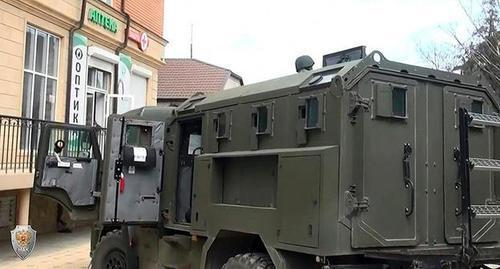 Military vehicles in residential areas. Photo http://nac.gov.ru/kontrterroristicheskie-operacii/v-hode-kto-v-dagestane-neytralizovany-devyat.html Military vehicles in residential areas. Photo http://nac.gov.ru/kontrterroristicheskie-operacii/v-hode-kto-v-dagestane-neytralizovany-devyat.html