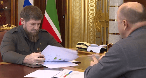 Taimaskhanov presents his report to Kadyrov. Screenshot of the video on Ramzan Kadyrov's page on VKontakte
https://vk.com/wall279938622_450357?reply=450448