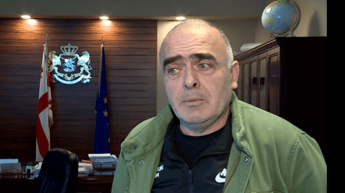 Vazha Gaprindashvili after being pardoned. Screenshot of the video by the the State Security Committee (KGB) of Georgia https://ssg.gov.ge/news/567/saxelmtsifo-usafrtxoebis-samsaxuris-gancxadeba