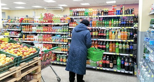 A customer in one of Volgograd groceries, March 18, 2021. Photo by Tatiana Filimonova for the Caucasian Knot