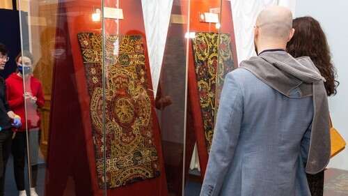 Visitors at an exhibition "Avant-garde? Dagestani tradition!" in Saint Petersburg. March 2021. Photo courtesy of the Russian Ethnographic Museum

Avangaof unique Kaitag embroidery of 18-19th centuries,