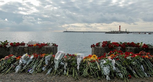 Flowers at the embankment in Sochi in memory of the victims of the Tu-154 crash, December 2016. Photo: REUTERS/Maxim Shemetov Flowers at the embankment in Sochi in memory of the victims of the Tu-154 crash, December 2016. Photo: REUTERS/Maxim Shemetov
