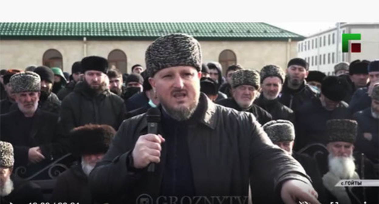 A rally in the village of Goity where the Yangublaev and Musaev families renounced their relatives and promised to take revenge on them. February 3, 2022. Screenshot: https://www.instagram.com/p/CZfVgJOJb37/ A rally in the village of Goity where the Yangublaev and Musaev families renounced their relatives and promised to take revenge on them. February 3, 2022. Screenshot: https://www.instagram.com/p/CZfVgJOJb37/