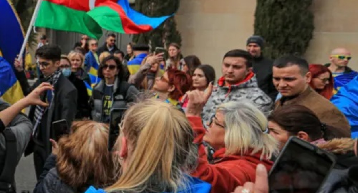 A rally in support of Ukraine in Baku. February 27, 2022. Photo by Aziz Karimov for the "Caucasian Knot" A rally in support of Ukraine in Baku. February 27, 2022. Photo by Aziz Karimov for the "Caucasian Knot"