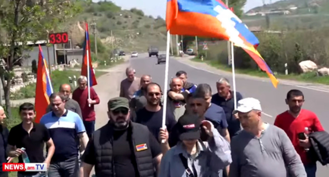 Opposition activists and their supporters hold a procession from the Tavush region of Armenia to Yerevan. Screenshot: https://www.youtube.com/watch?v=1fv9skd4yo0 Opposition activists and their supporters hold a procession from the Tavush region of Armenia to Yerevan. Screenshot: https://www.youtube.com/watch?v=1fv9skd4yo0