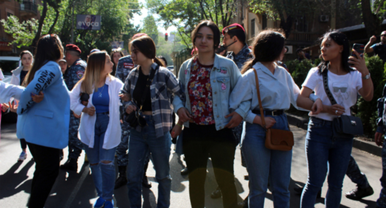 Protesters in Yerevan. Photo by Tigran Petrosyan for the "Caucasian Knot" Protesters in Yerevan. Photo by Tigran Petrosyan for the "Caucasian Knot"
