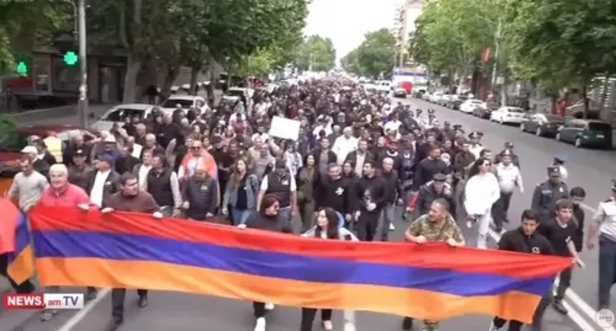 Procession of the "Resistance" movement from France Square to the building of the Ministry of Foreign Affairs in Yerevan. Image made from video posted by NEWS AM, https://www.youtube.com/watch?v=L3eU-kSex74 Procession of the "Resistance" movement from France Square to the building of the Ministry of Foreign Affairs in Yerevan. Image made from video posted by NEWS AM, https://www.youtube.com/watch?v=L3eU-kSex74