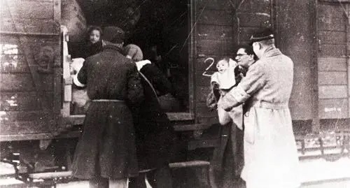 Deportation of the Karachay people. Photo: Фото http://karachai.ucoz.ru Deportation of the Karachay people. Photo: Фото http://karachai.ucoz.ru