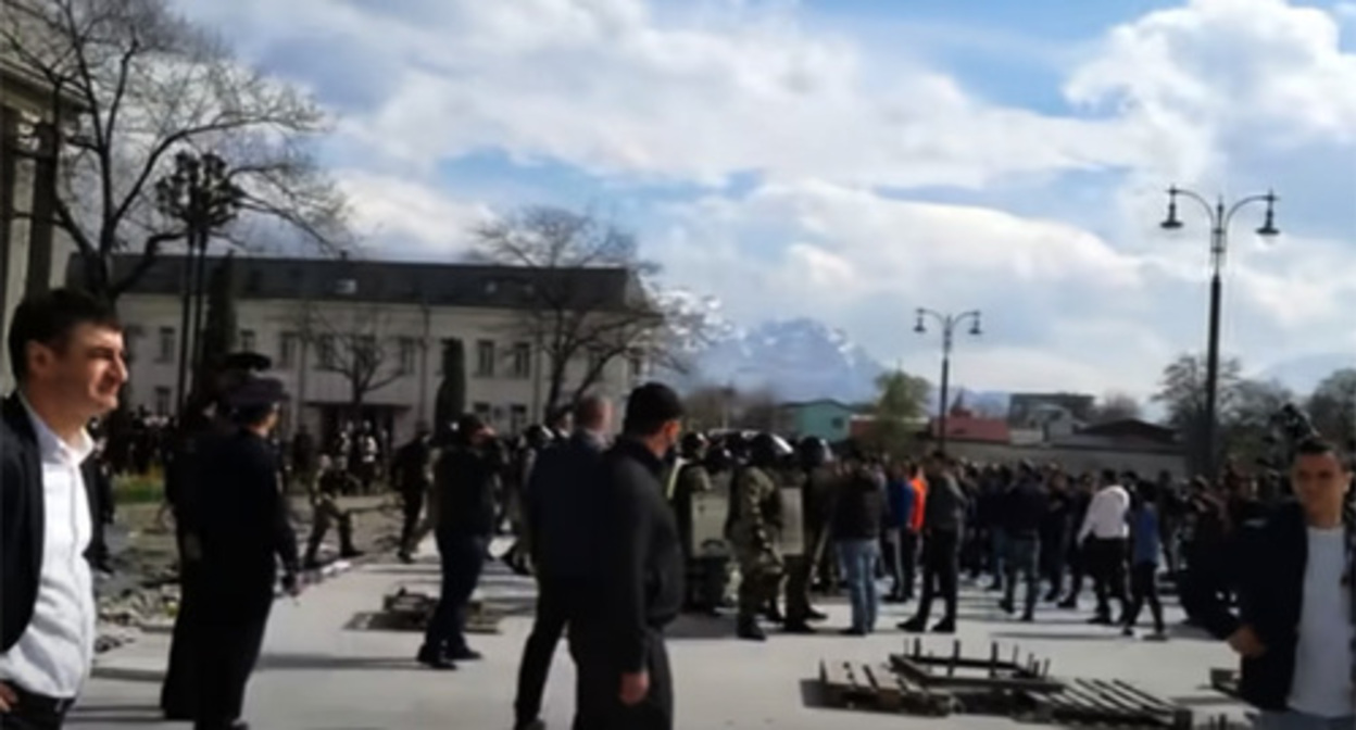 Vadim Cheldiev was considered by the investigators to be an initiator of the rally against the self-isolation regime in Vladikavkaz held on April 20, 2020. Screenshot: https://www.youtube.com/watch?v=jHLL3xggnSY Vadim Cheldiev was considered by the investigators to be an initiator of the rally against the self-isolation regime in Vladikavkaz held on April 20, 2020. Screenshot: https://www.youtube.com/watch?v=jHLL3xggnSY